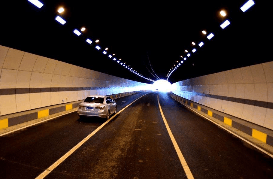 隧道里行駛為什么不能變道？(圖1)
